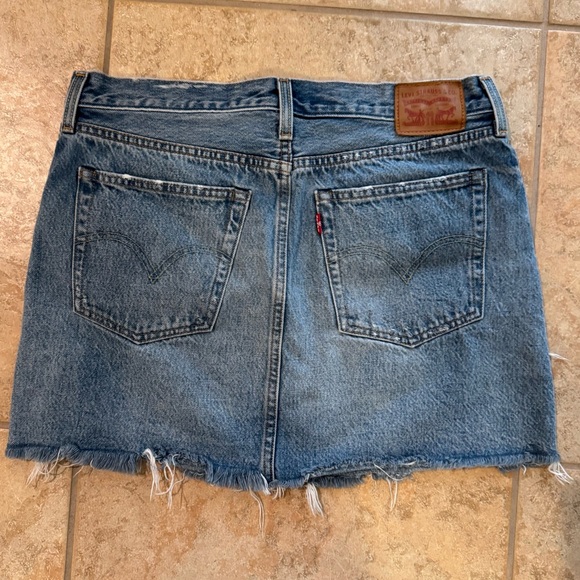 Levi’s Distressed Denim Mini Skirt - Size 30 - Picture 6 of 6